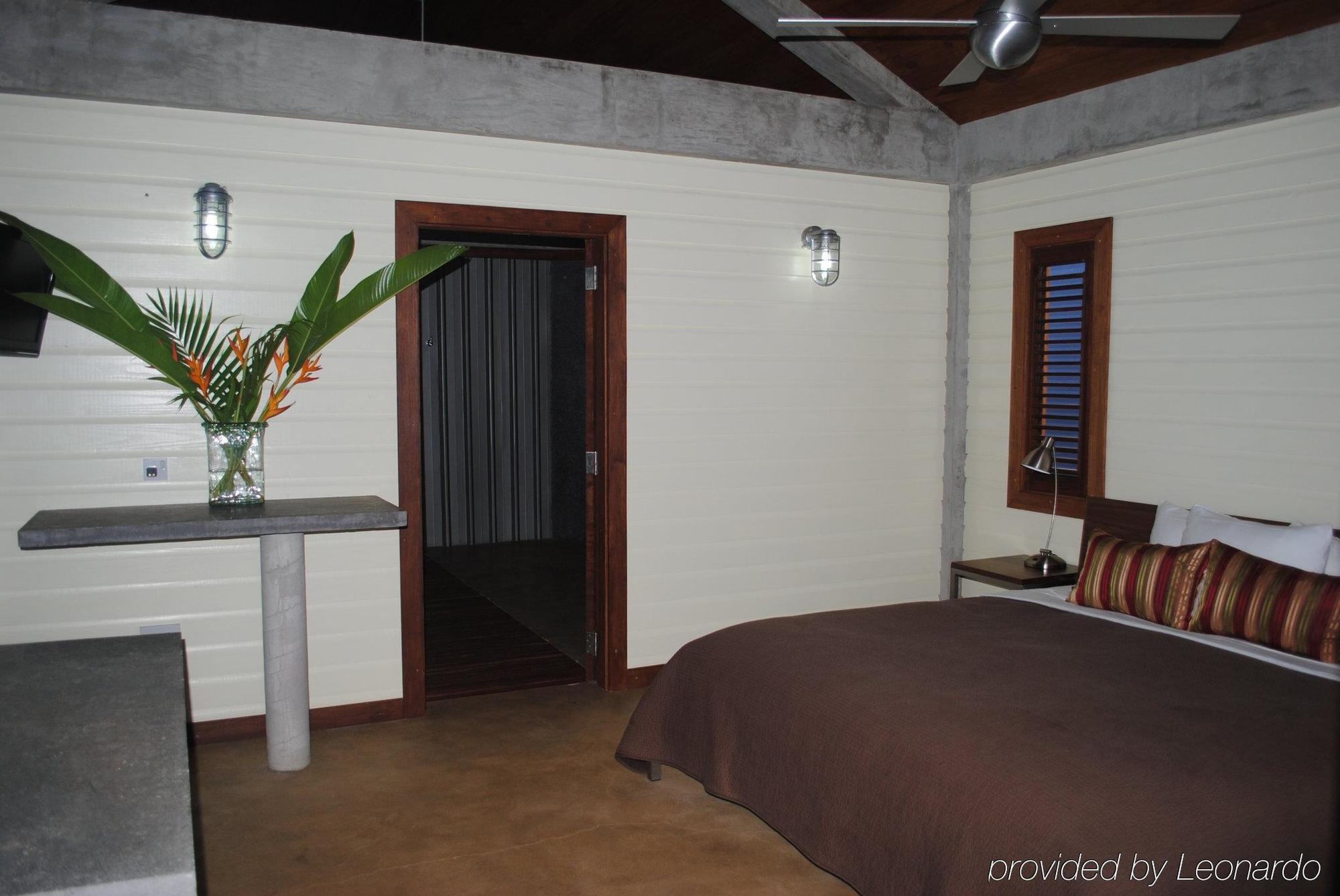 Pagua Bay House - Oceanfront Cabana'S Marigot ภายนอก รูปภาพ